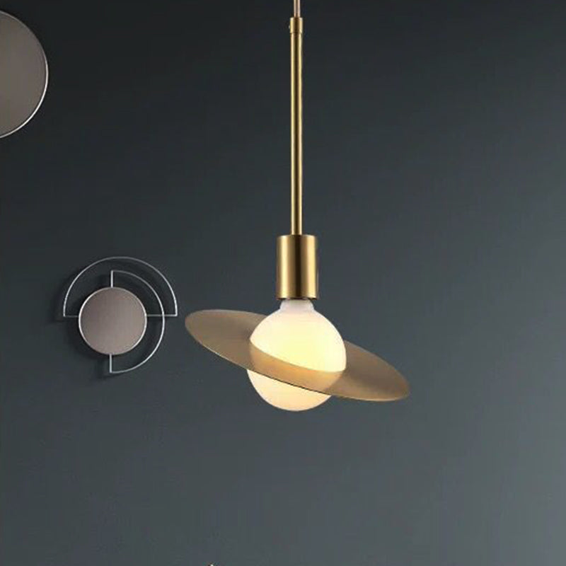 Lámpara colgante de órbita posmoderna vidrio blanco 1 cabezal kit de luz colgante con sombra de metal de disco dorado