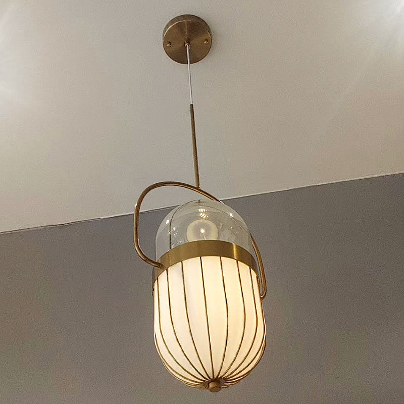 Postmoderne Pillenkapsel Anhängerlampe klar und weißes Glas 1 Kopf Esszimmer Hanging Deckenleuchte in Gold