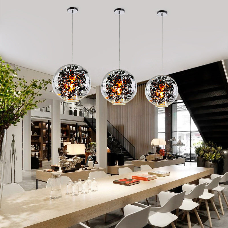 Luz de techo colgante de la esfera de vidrio transparente 1 Lámpara colgante de la cabeza 1 cabezal con diseño de plantas negras en el interior