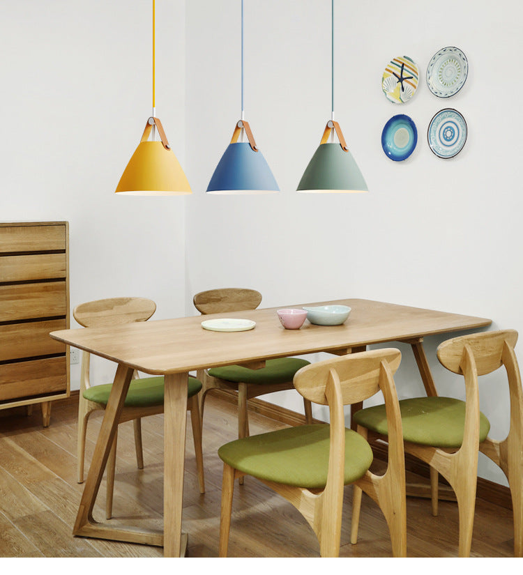 Apparecchio conico a ciondolo a ciondolo lampada a sospensione in metallo minimalista per sala da pranzo