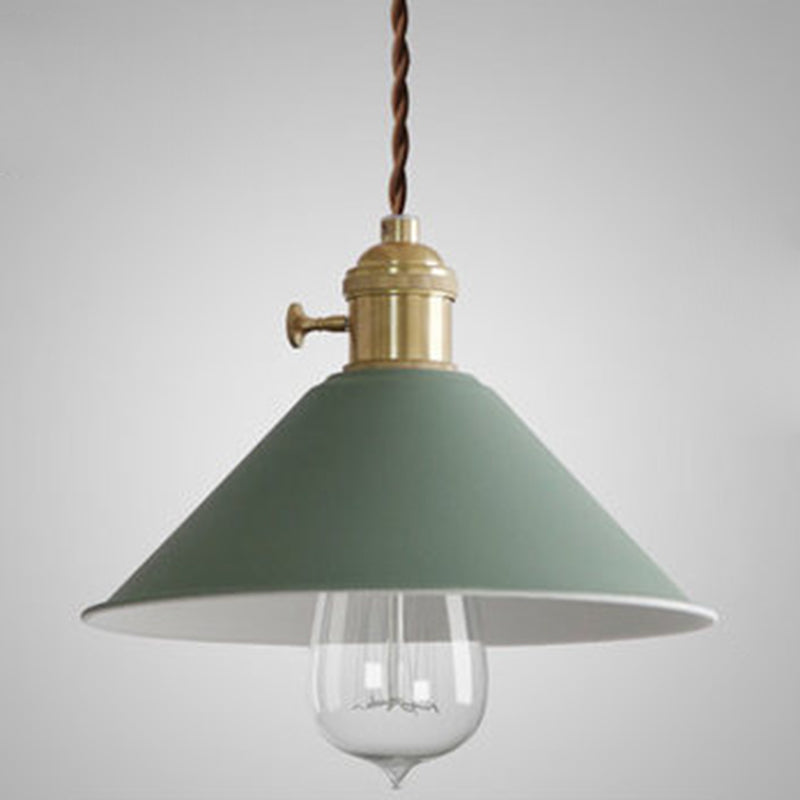 Lampada a ciondolo a ciondolo a pendente conica a pendente in metallo.