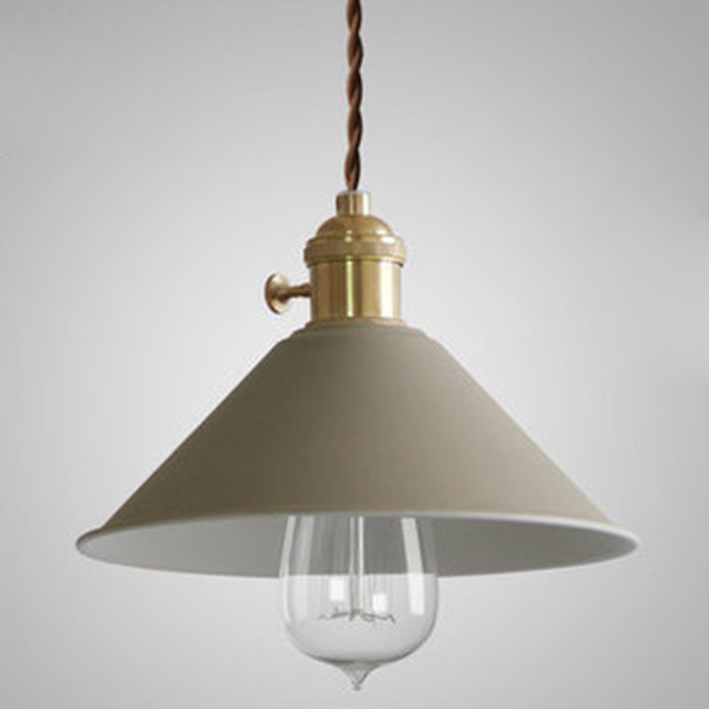 Lampada a ciondolo a ciondolo a pendente conica a pendente in metallo.