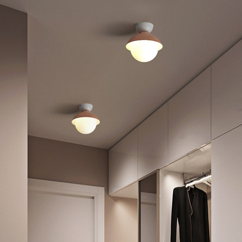 Runde Deckeneinbauleuchte im nordischen Stil aus Metall in Deckennähe