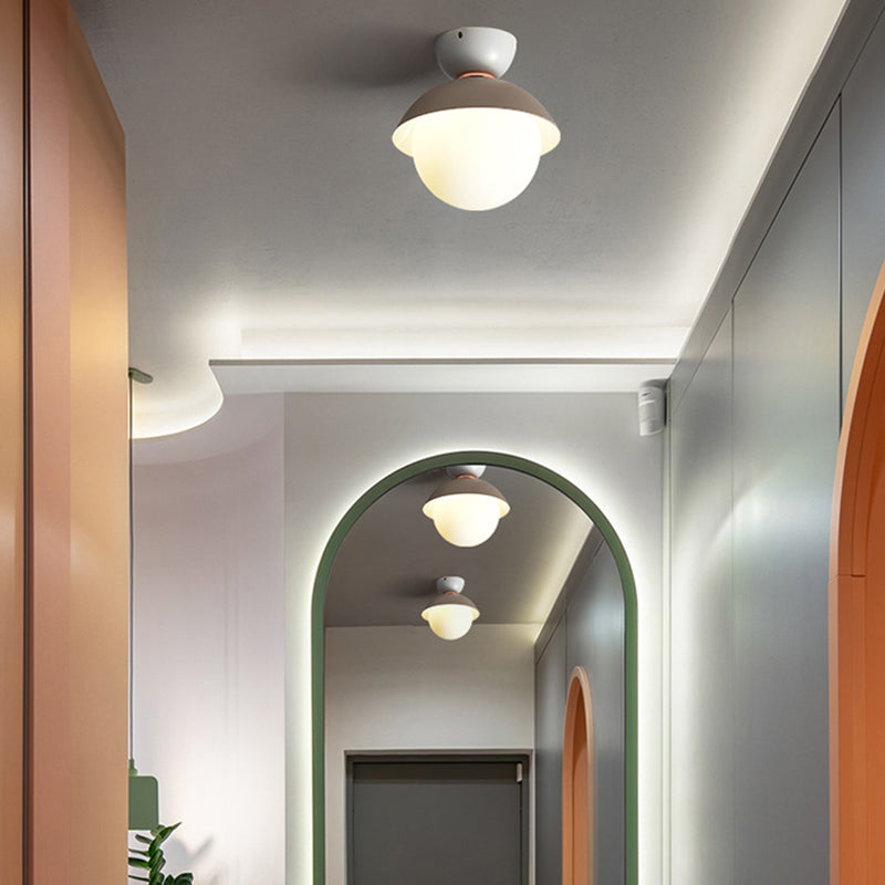 Runde Deckeneinbauleuchte im nordischen Stil aus Metall in Deckennähe