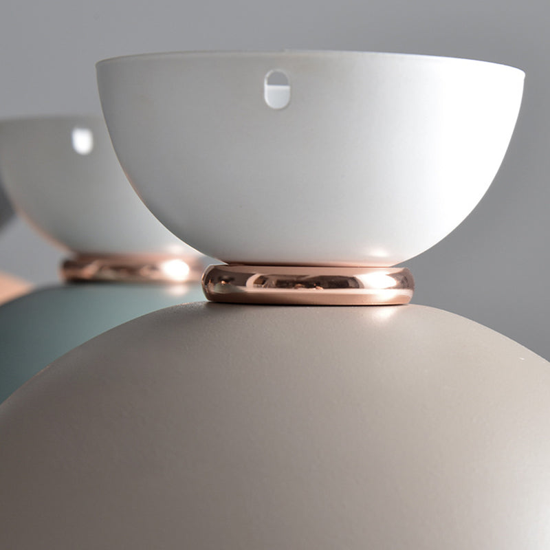 Runde Deckeneinbauleuchte im nordischen Stil aus Metall in Deckennähe