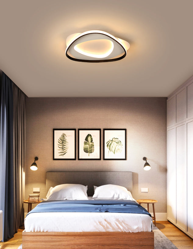 Driehoek Slaapkamer Flush Mount Light Fixture Metaal LED Modern Flush Mount Plafond Licht in zwart