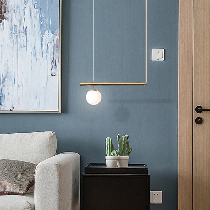 Minimalismo moderno Gold Metal Isola lineare Accensione a sospensione Globe Glass Island Affermazione Luce per soggiorno