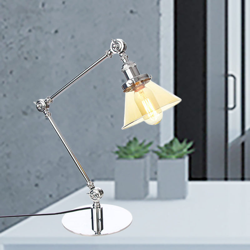 Table conique de style industriel clair Ambre / verre transparent et métal 1 lampe de table de chambre à coucher légère avec bras réglable en noir / laiton