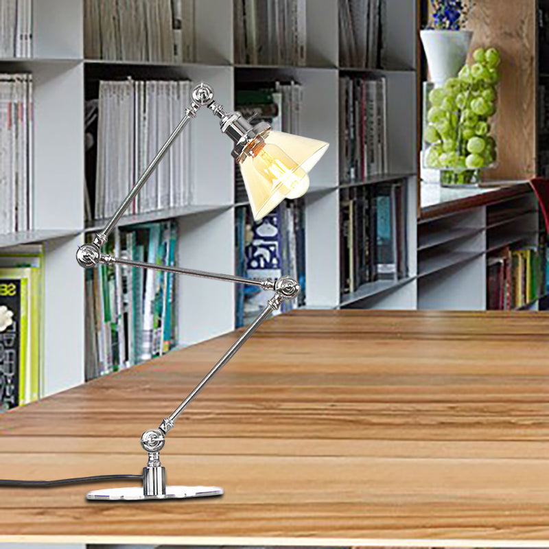 Table conique de style industriel clair Ambre / verre transparent et métal 1 lampe de table de chambre à coucher légère avec bras réglable en noir / laiton