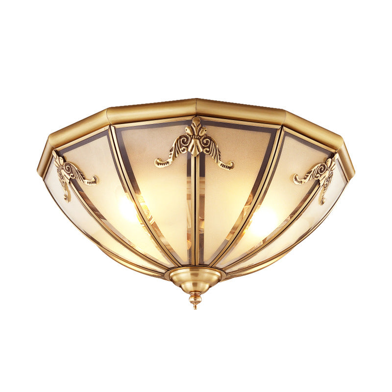 Traditionelle invertierte Nahe zur Deckenbeleuchtung Glasflushmount Beleuchtung in Brass