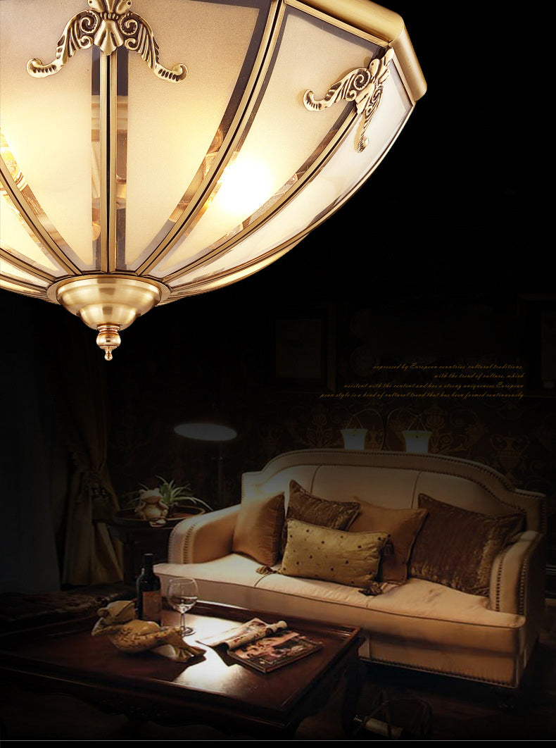 Traditionelle invertierte Nahe zur Deckenbeleuchtung Glasflushmount Beleuchtung in Brass