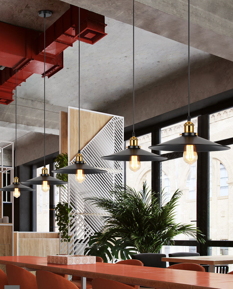 Schwarzer Vintage Hanging Leuchte mit Metallsaucer Schatten Industriestil Messing Lampenbuchse Beleuchtung Anhänger für Bar