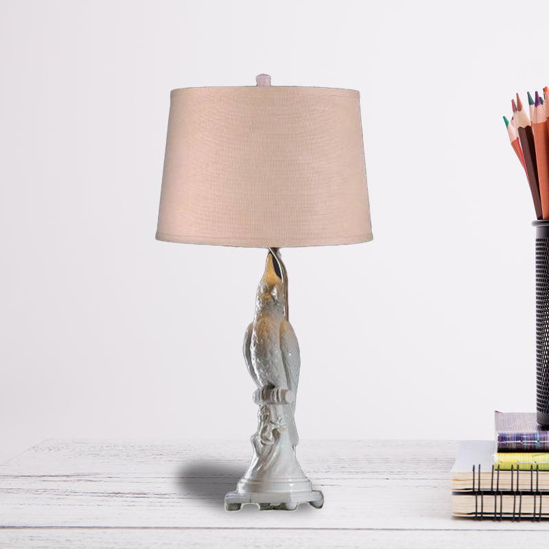 Lámpara de escritorio LED modernista con pantalla de tela, lámpara de escritorio pequeña de cono verde/blanco con base de pájaro