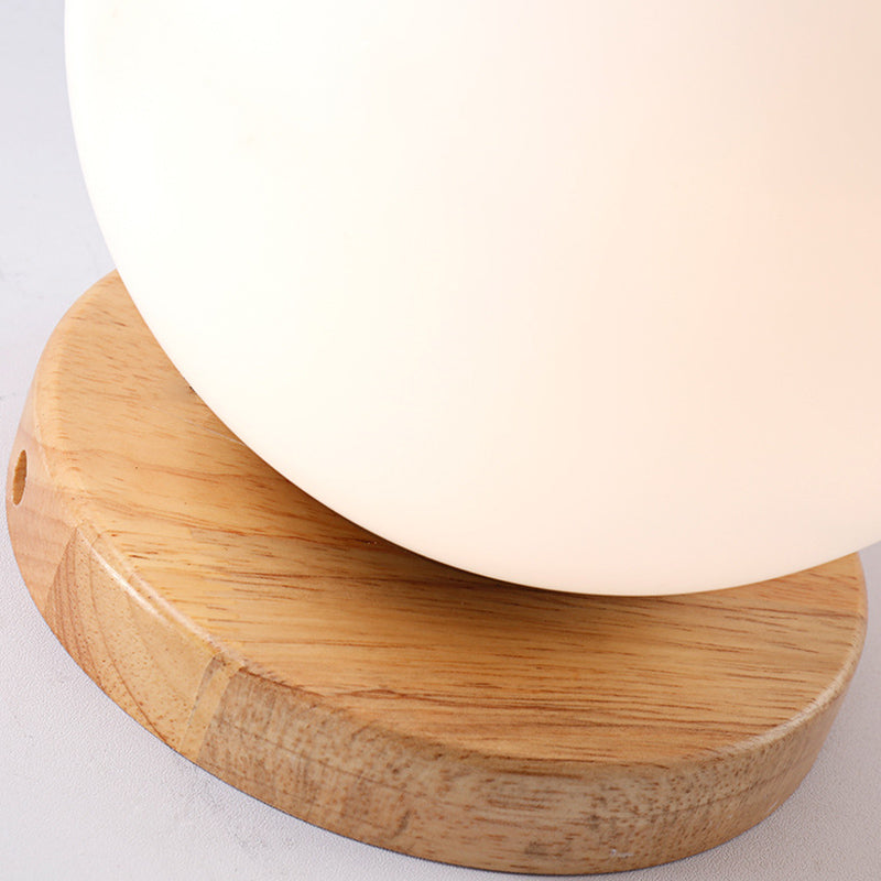 Zeitgenössische Minimalismus-Mini-Deckenleuchte aus Holz mit Einzellicht, Milchglas, Kugelschirm, Unterputzlampe für Flur, Gang