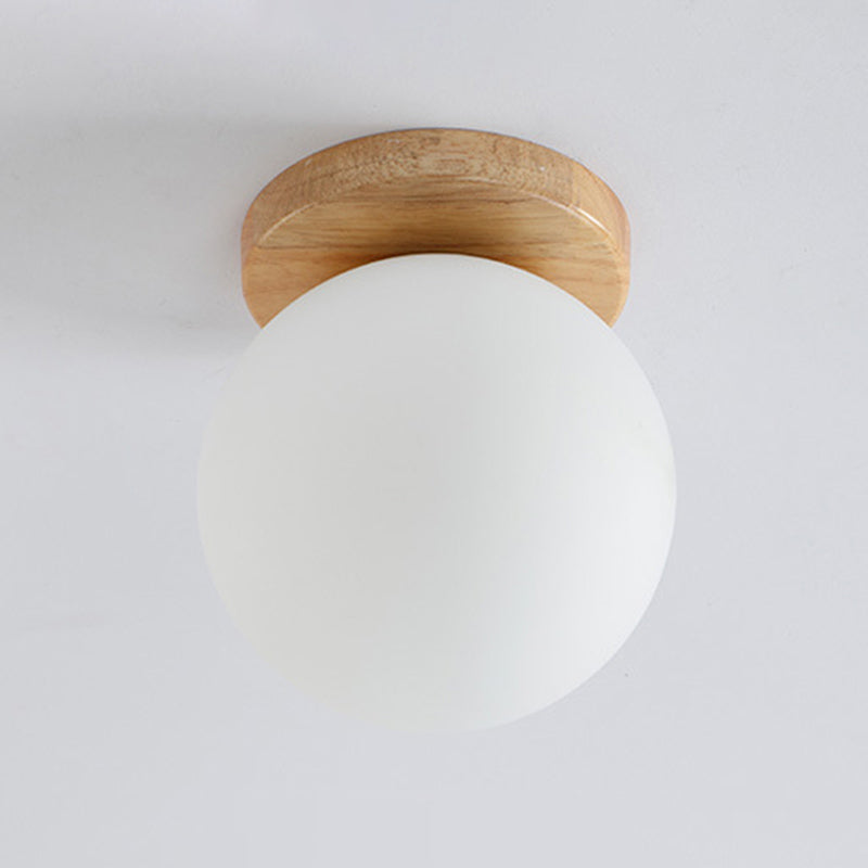 Zeitgenössische Minimalismus-Mini-Deckenleuchte aus Holz mit Einzellicht, Milchglas, Kugelschirm, Unterputzlampe für Flur, Gang