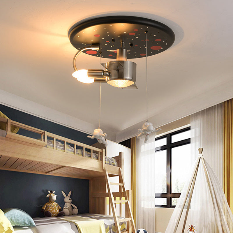 Plafoniera per veicoli spaziali in metallo Astronauti dei cartoni animati Apparecchio di illuminazione a pendolo a LED per la camera dei bambini