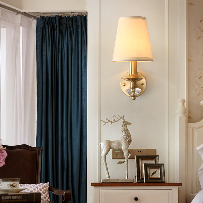 Woonkamer wandlamp met stofkegel schaduw modern 1 lichte wandverlichting in messing