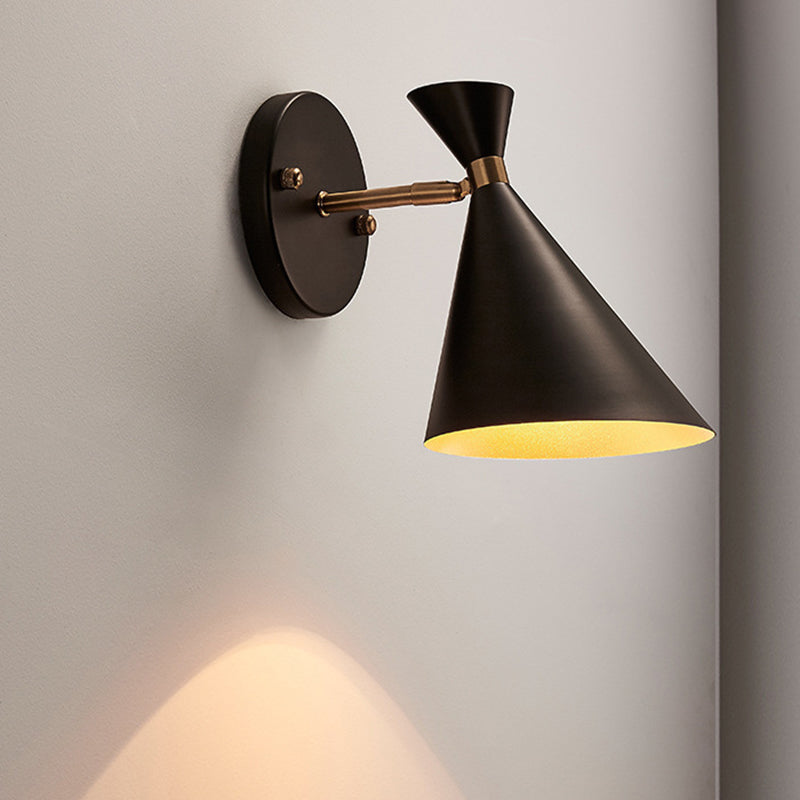 Nordic Fashion Metal Sconce Light Fixture Postmodern Style Wall Sconce for Living Room