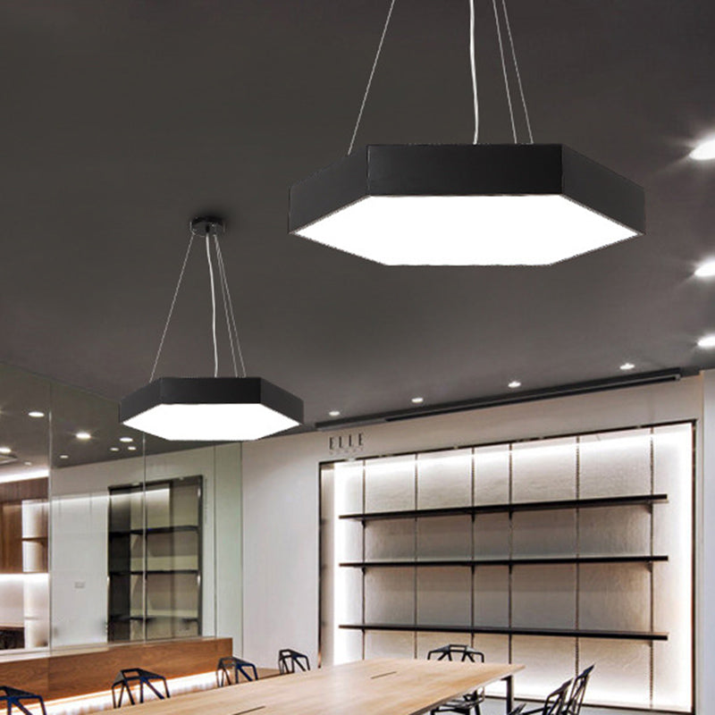 Metall sechseckiger Anhänger Deckenleuchte Einfachheit Schwarzes LED Hanges Licht mit Acryldiffusor