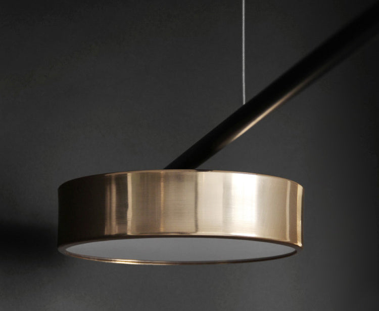 Lampada di sospensione di sputnik postmoderna Acrilico lampadario del soggiorno a 6 luci con tonalità acrilica rotonda in oro