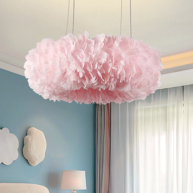 Il lampadario a forma di ciondolo a forma di ciambella rosa illuminazione lampadario piuma per camera da letto