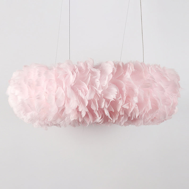 Il lampadario a forma di ciondolo a forma di ciambella rosa illuminazione lampadario piuma per camera da letto