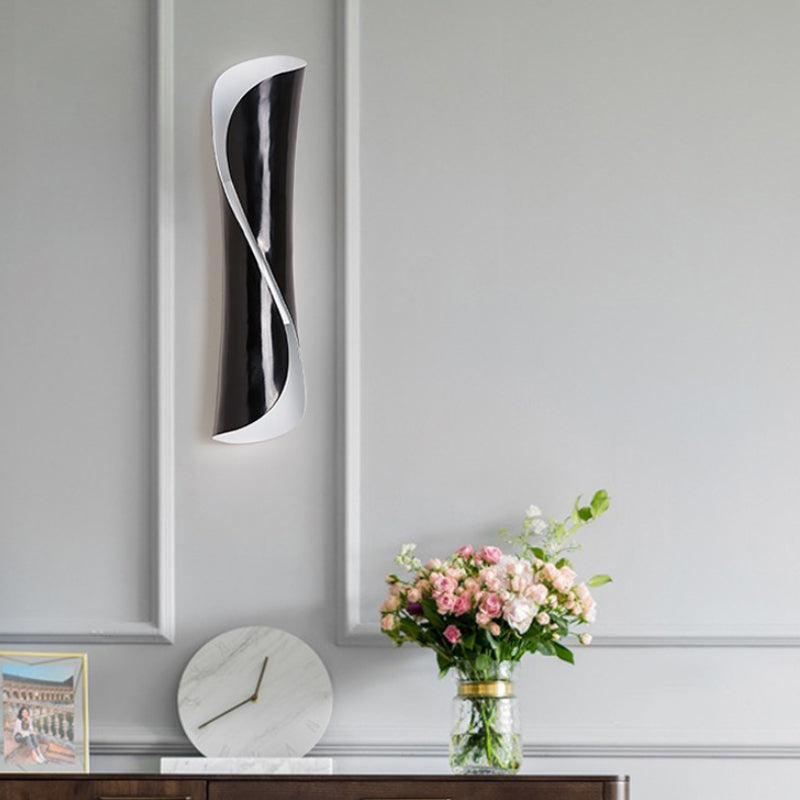 Speciatura da parete della superficie di ferro attorcigliata 21,5 "/31" larga coloniale 2 lampadine nera/bianca.