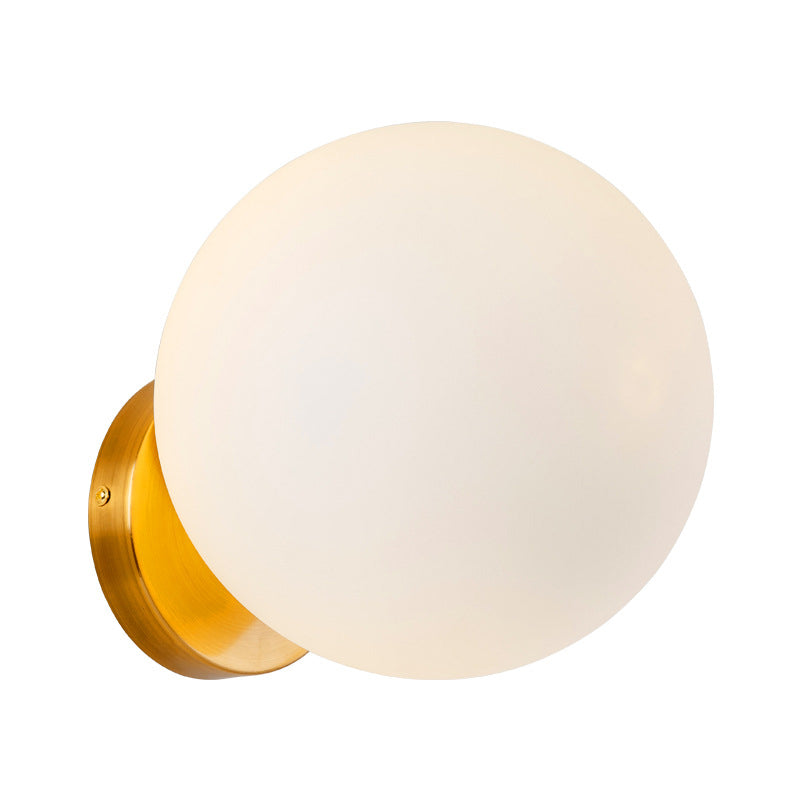 Minimalist 1 Glühbirne Nachtleuchte leichte matte weiße Glaskugel Wandhalterung in Gold