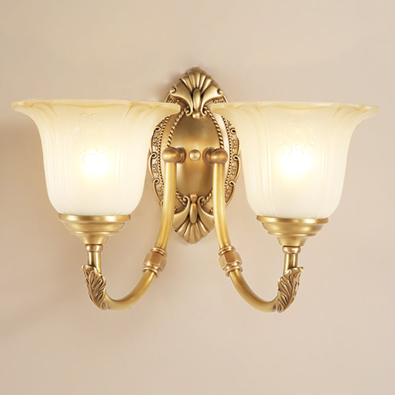 Mémorloqueur Curbe Curved Sconce Style classique 1/2-Bulb Bedroom Wall Lampe With Opal Glass Petal Shade