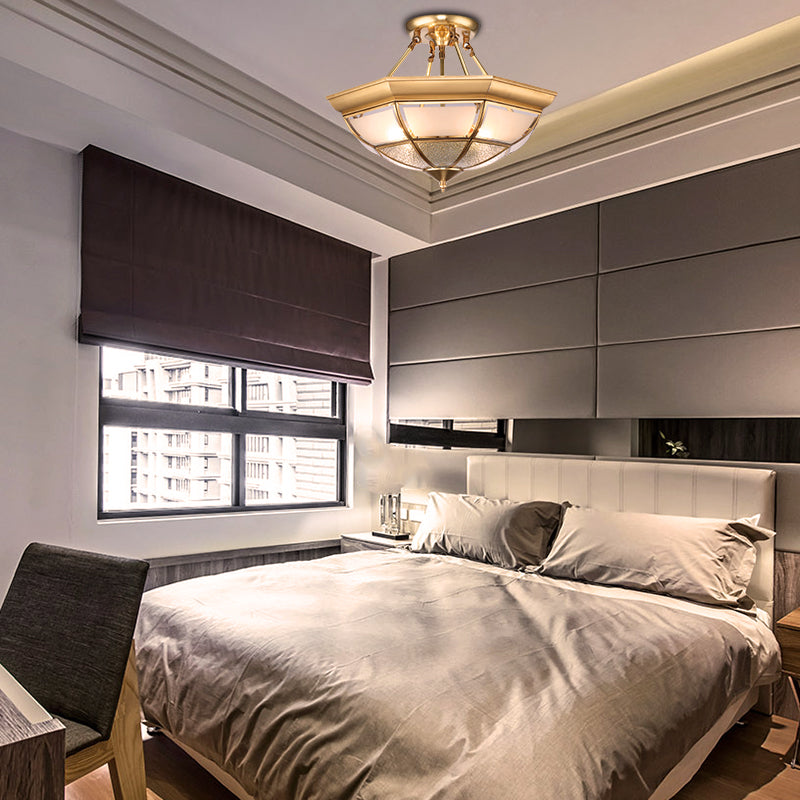 Brass 4 lumières Plafond semi-flush Colonialisme Colonialisme incurvé en verre givré Dôme Plafond Chandelier pour le salon, 14 "/ 16" W