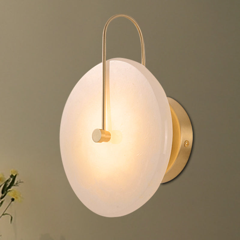 7 "/ 10" de large appiculture circulaire légère colonialiste opale grosted verre 1 lampe murale de tête avec un bras incurvé or