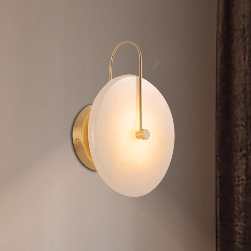 7 "/ 10" de large appiculture circulaire légère colonialiste opale grosted verre 1 lampe murale de tête avec un bras incurvé or