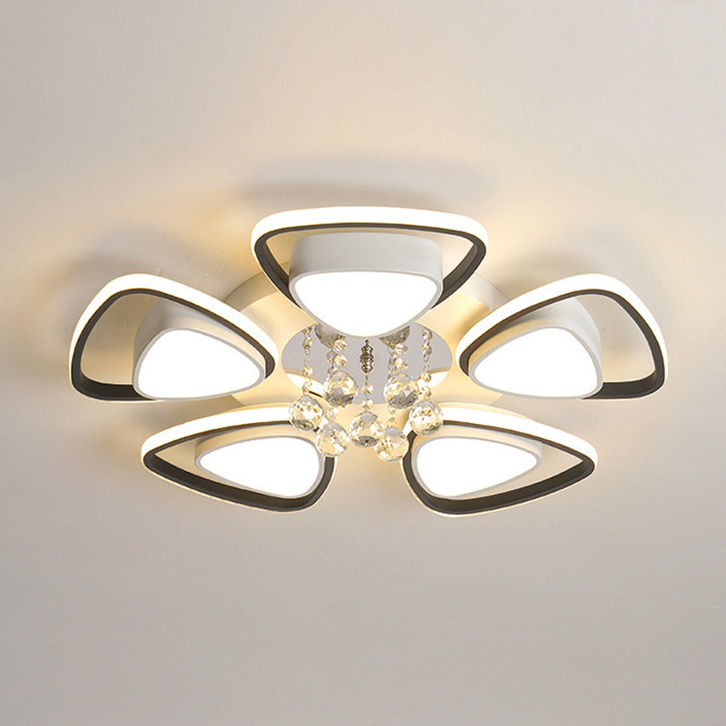 Zwart-witte driehoekige inbouw moderne acryl LED-plafondlamp met kristallen druppels