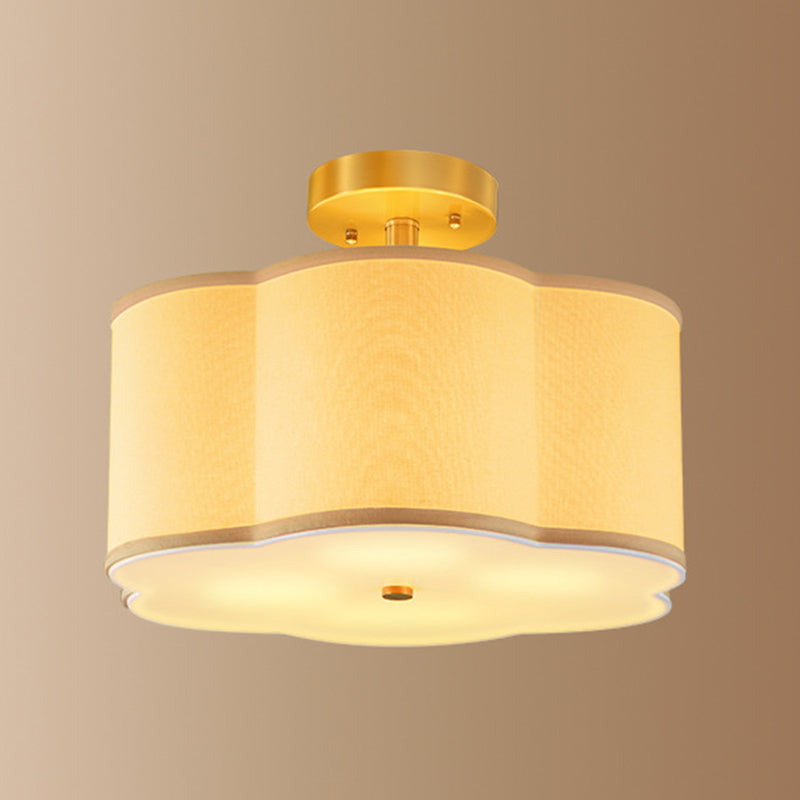 Lámpara de techo semiempotrada de tela rústica con montaje semiempotrado de flores