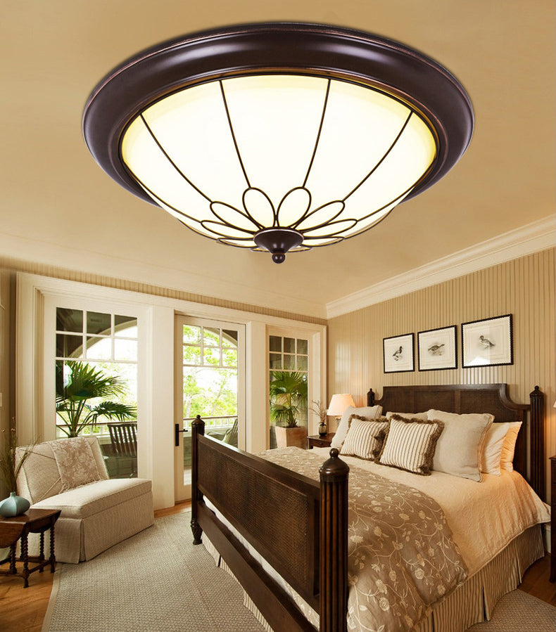 Koepelvormige plafondinbouwlamp in de hal, landelijke stijl, wit glas, zwart, inbouw LED-licht