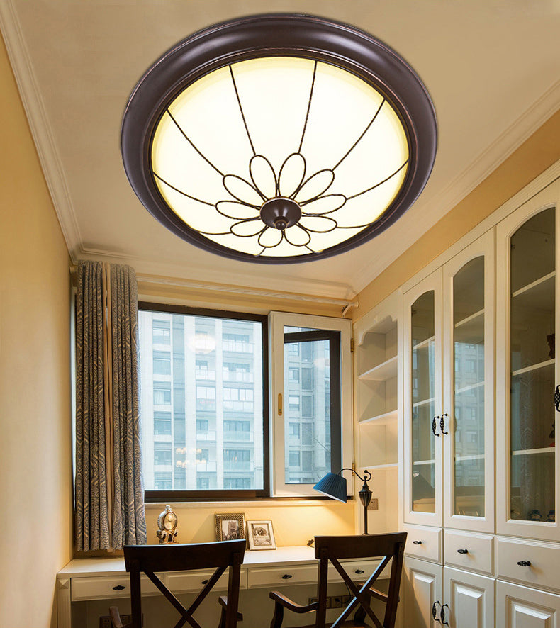 Koepelvormige plafondinbouwlamp in de hal, landelijke stijl, wit glas, zwart, inbouw LED-licht