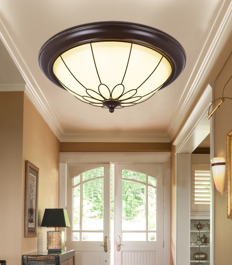 Koepelvormige plafondinbouwlamp in de hal, landelijke stijl, wit glas, zwart, inbouw LED-licht