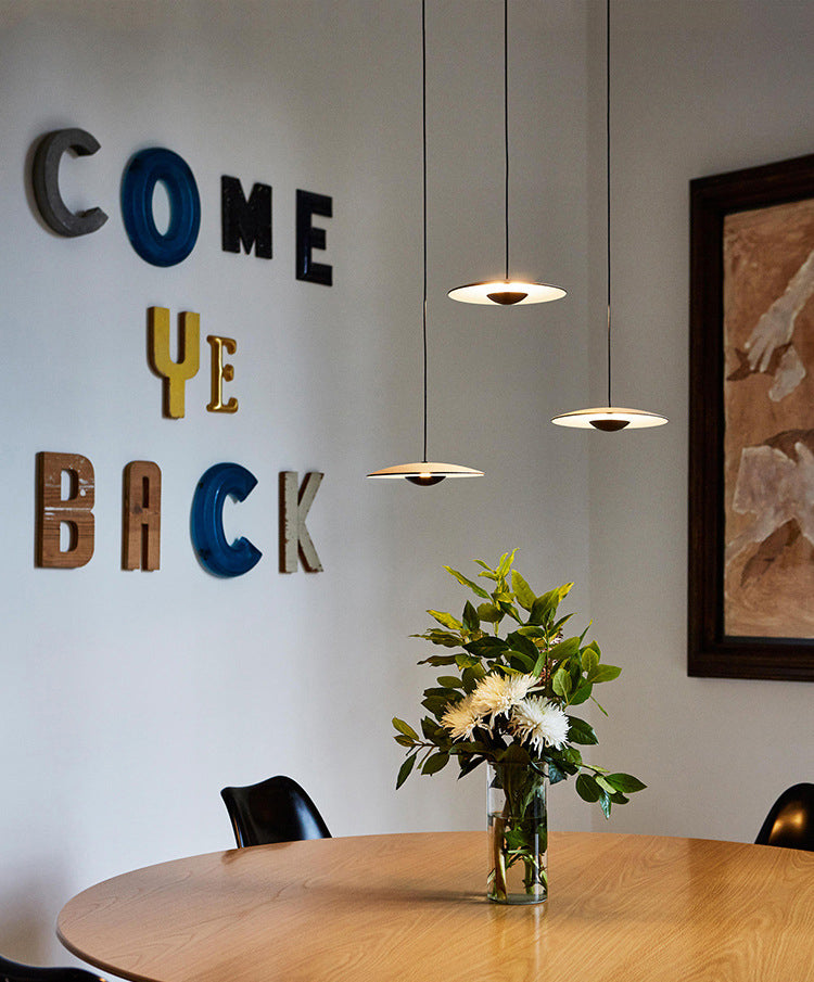 Schwarz UFO-Form Minimalismus-Stil LED Hängende hängende leichte postmoderne Metallbeleuchtung für Wohnzimmer