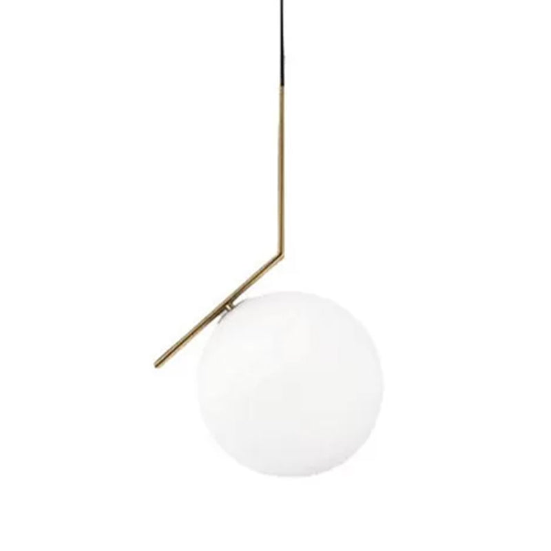 Gouden ijzerhanglicht met 7,8 "brede witte glazen bol schaduw moderne stijl enkele lampverlichtingsarmatuur
