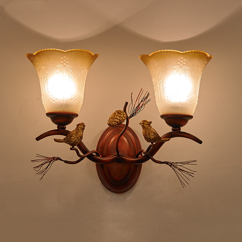 Bell Amber Glass Wall Lampy Style Country Style 1/2-Light Living Room Mur Murce Fixture avec accent d'oiseau en cuivre