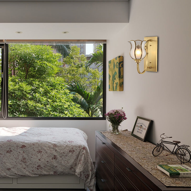 1-Head Metal Wall Light Traditionalism Brass Flower Living Room Wall Sconce Lighting with Bevel Glass Shade