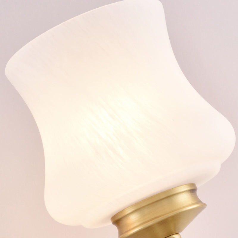 1/2-Kopf-Wandhalterung Leuchte Vintage Style Bell Schatten weißer Glasleuchte im Messing für Wohnzimmer