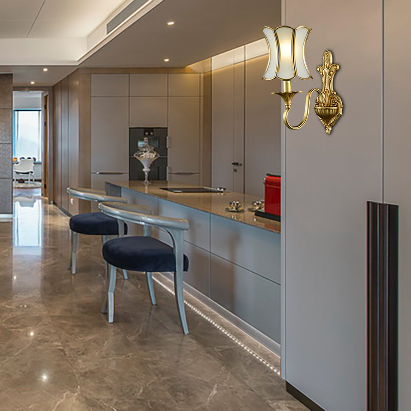 Traditional Curvy Sconce Light Fixture 1/2-Bulb Brass Metal Wall Lamp for Bedroom