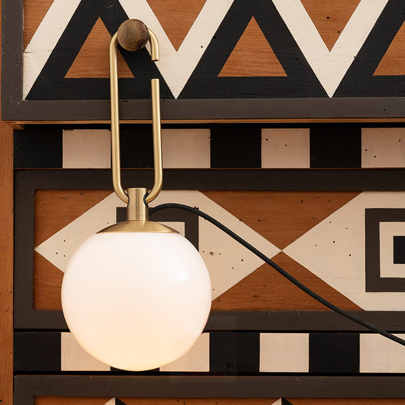 Global Matte weiße Glasleuchten leicht Einfachheit 1 Glühbirne Schwarz -Gold -Wandhalterung Lampe