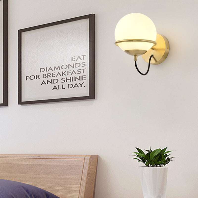 Enkele wandbevestiging Spherische SCONCE Licht Hedendaags Mat Wit Wit Glazen Messing Wandlamp