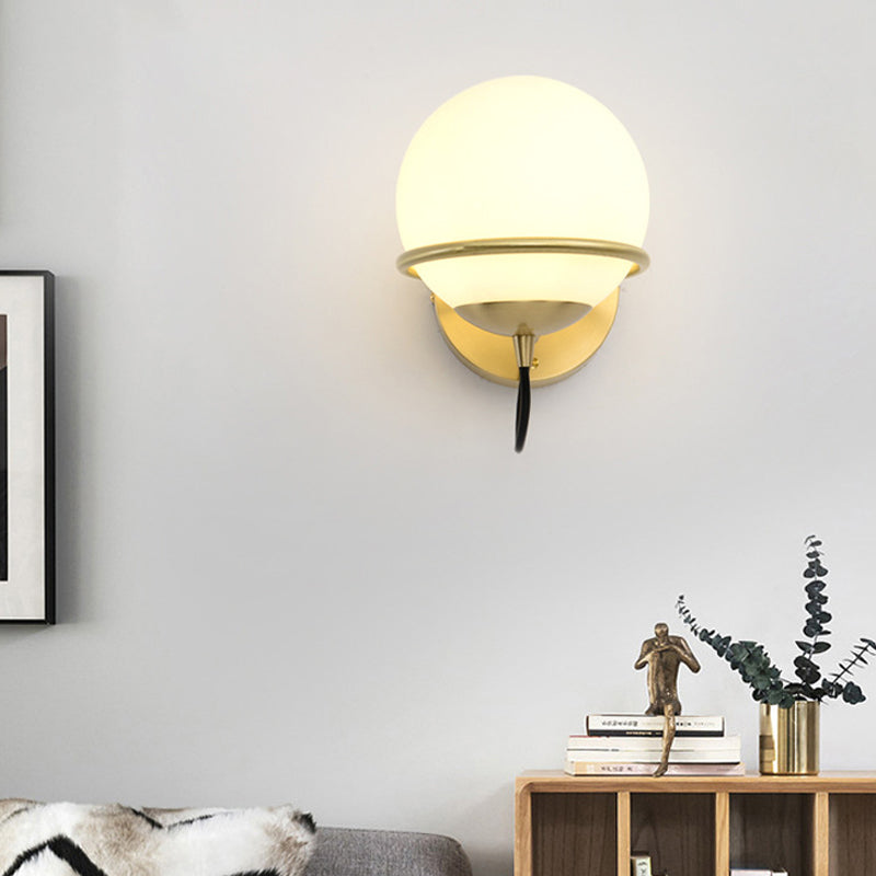 Enkele wandbevestiging Spherische SCONCE Licht Hedendaags Mat Wit Wit Glazen Messing Wandlamp