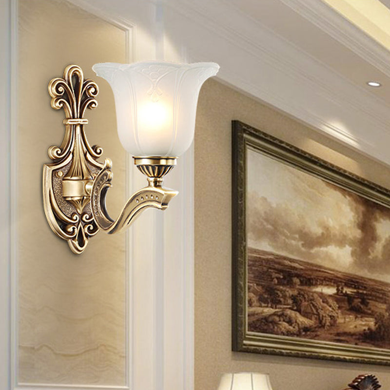 Moup de support en laiton métallique Sparted 1/2-Light Classic Élégant élégant luminaire mural avec Opal Glass Petal Shade