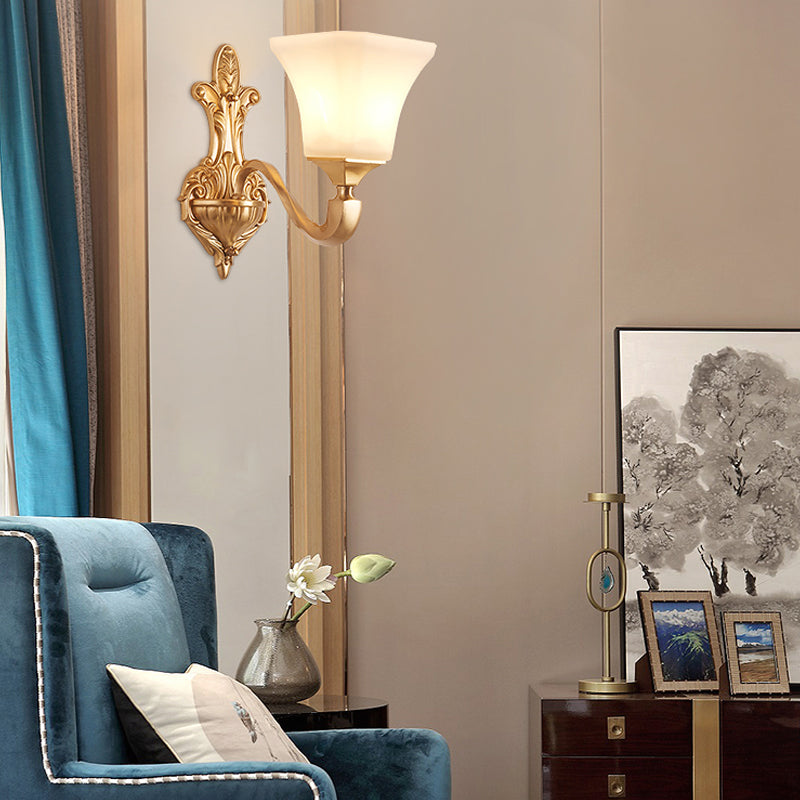 Funzione di scarpa da parete da 1/2-bulbina a campana tradizionale a campana glassata di vetro gamba monte da parete in ottone