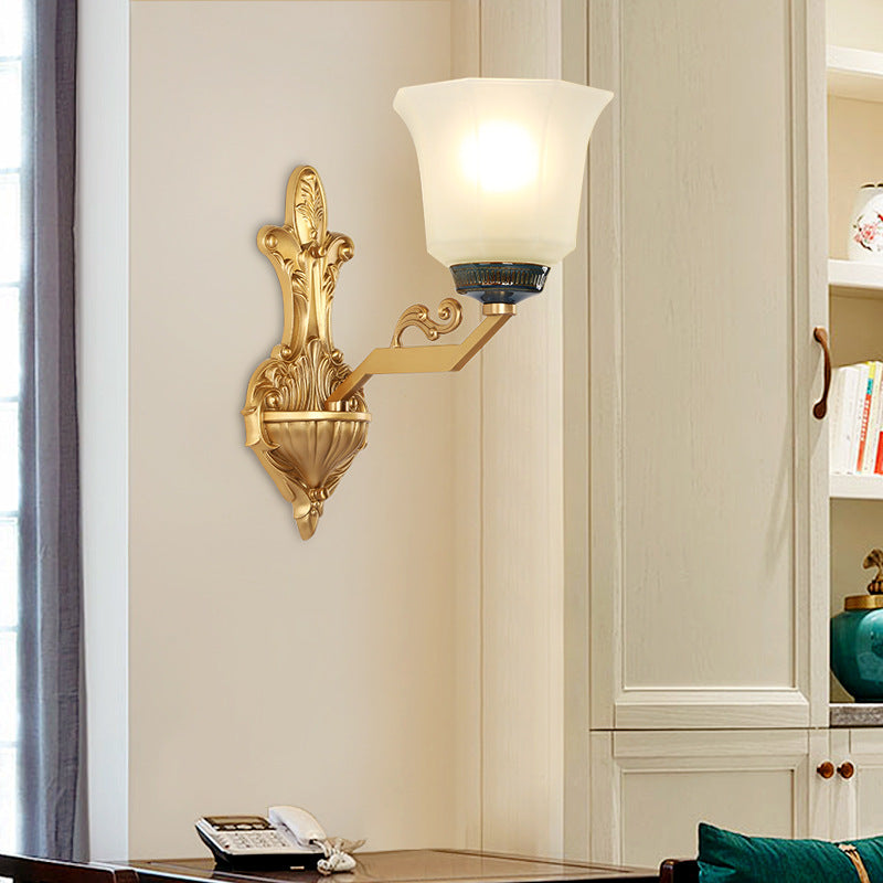 Luce montata a parete da 1/2 luci con tonalità svasata vetro opale vintage alla moda da letto a parete in ottone