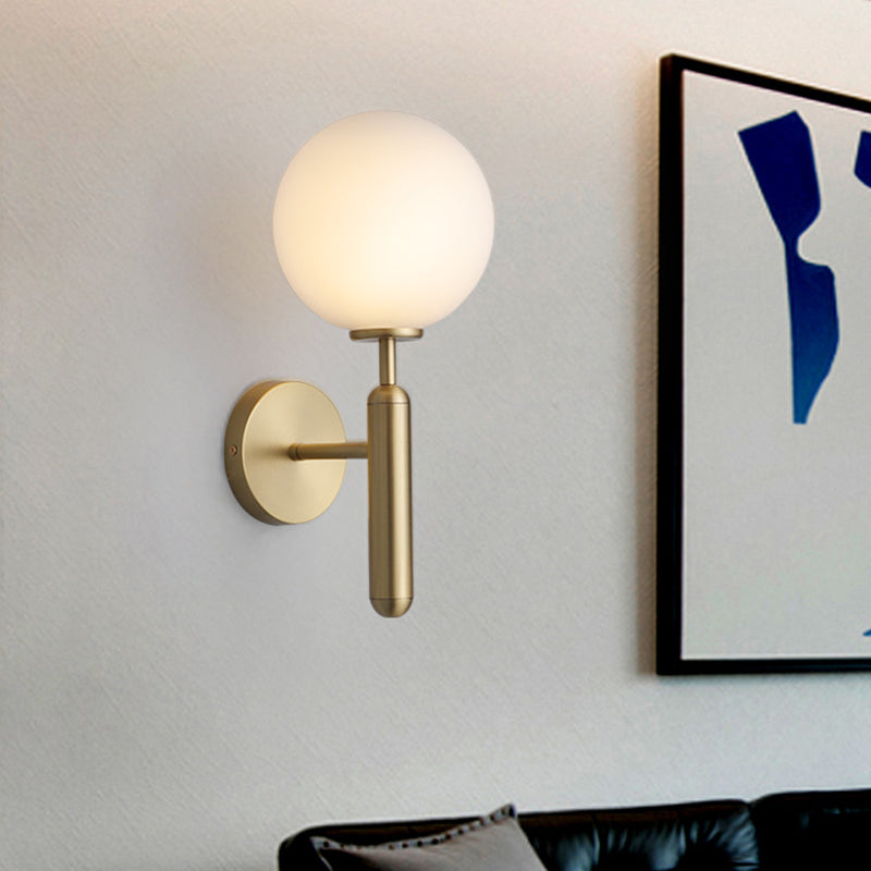 Melkachtige witte bal en waterpatroon bal eigentijds 1 hoofd wandmontage verlichting in messing